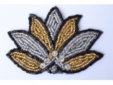 Motif fleur perles et paillettes